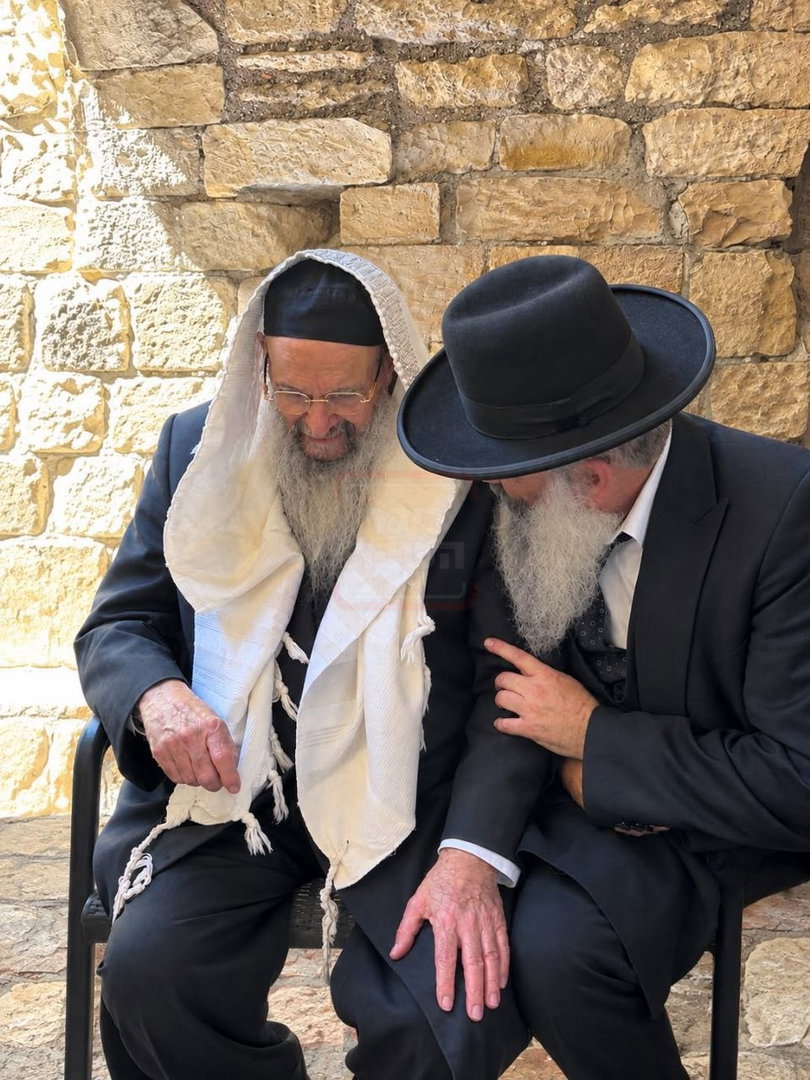 הבית נשרף, יועץ התקשורת ניצל | 'זופניק בכיכר' עם כל התמונות, הנייעס והחשיפות של השבוע