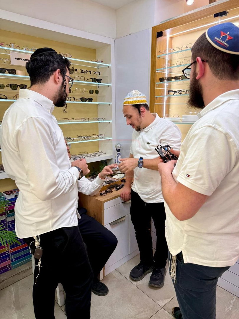 הבית נשרף, יועץ התקשורת ניצל | 'זופניק בכיכר' עם כל התמונות, הנייעס והחשיפות של השבוע