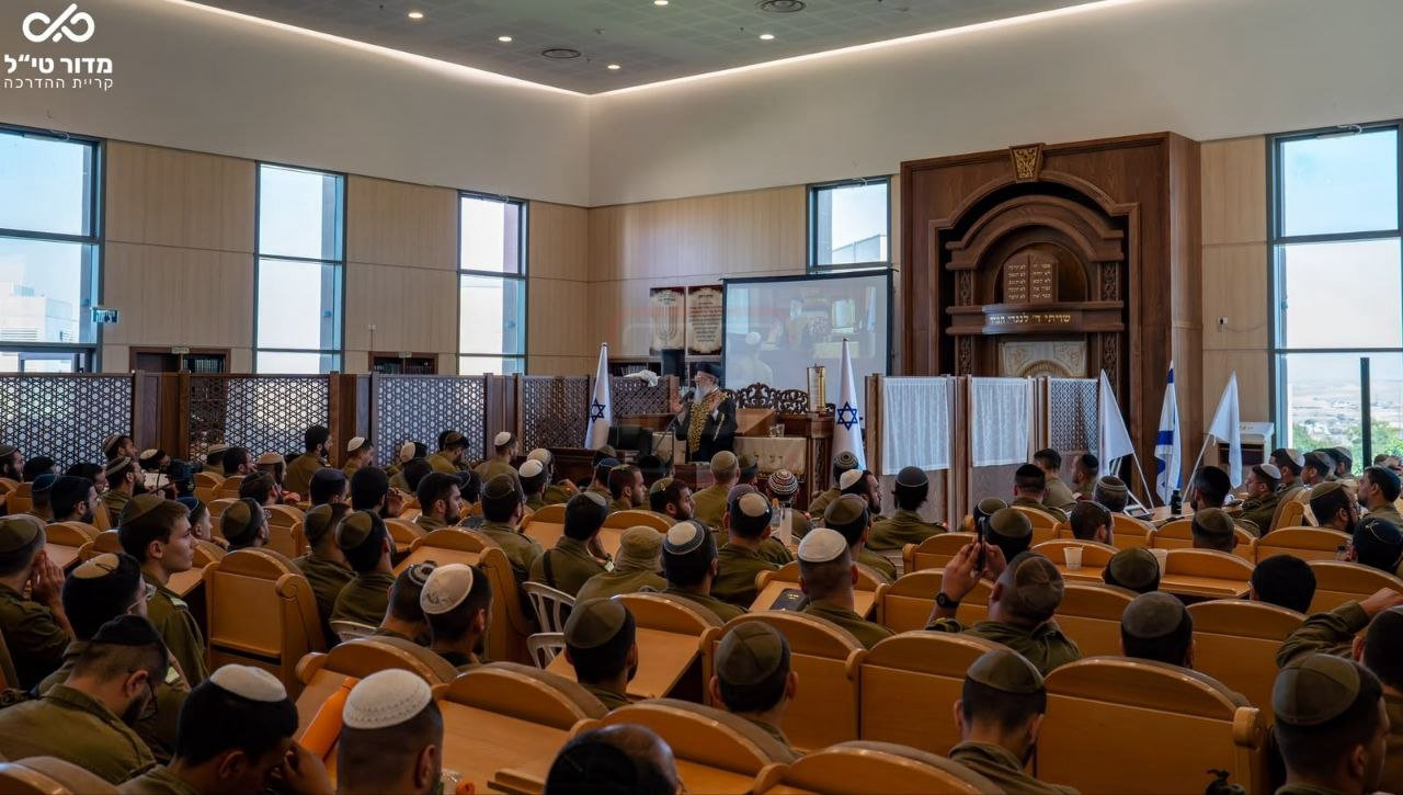 הבית נשרף, יועץ התקשורת ניצל | 'זופניק בכיכר' עם כל התמונות, הנייעס והחשיפות של השבוע