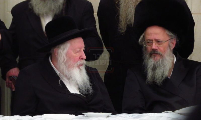 האדמו"ר מגור עם מזכירו הרב יצחק ברוידא