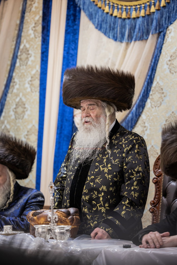 חג הסוכות בחצה"ק קרעטשניף י-ם