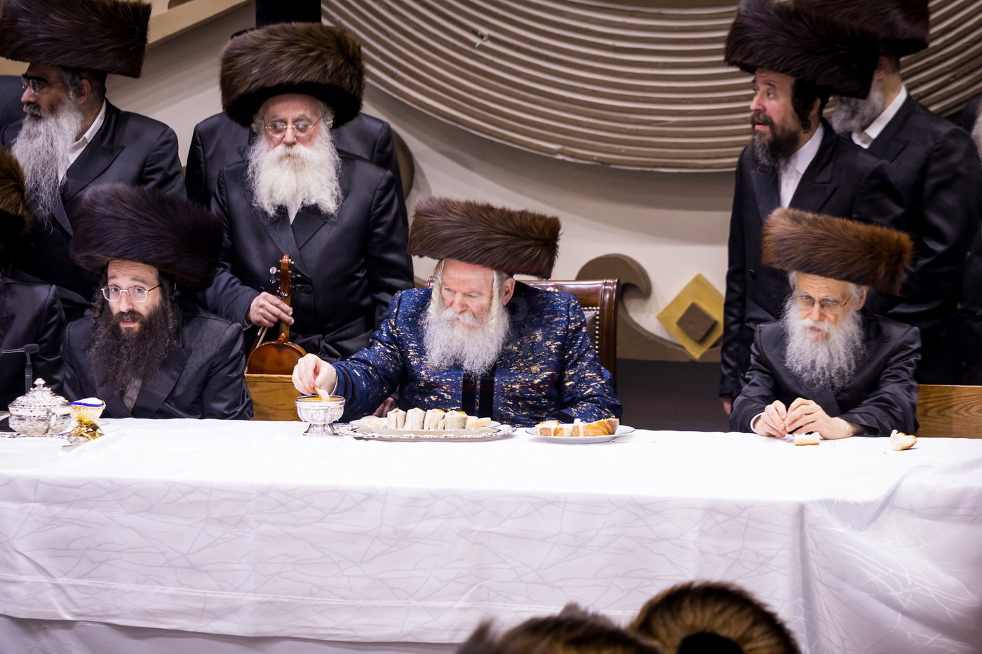 סוכות בחצה"ק באבוב