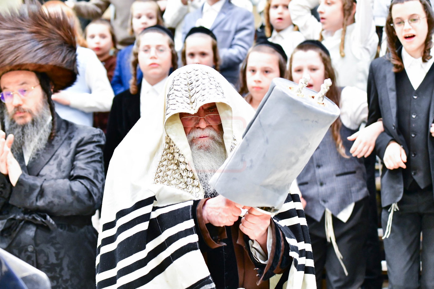 חג הסוכות בחצה"ק קרעטשניף י-ם