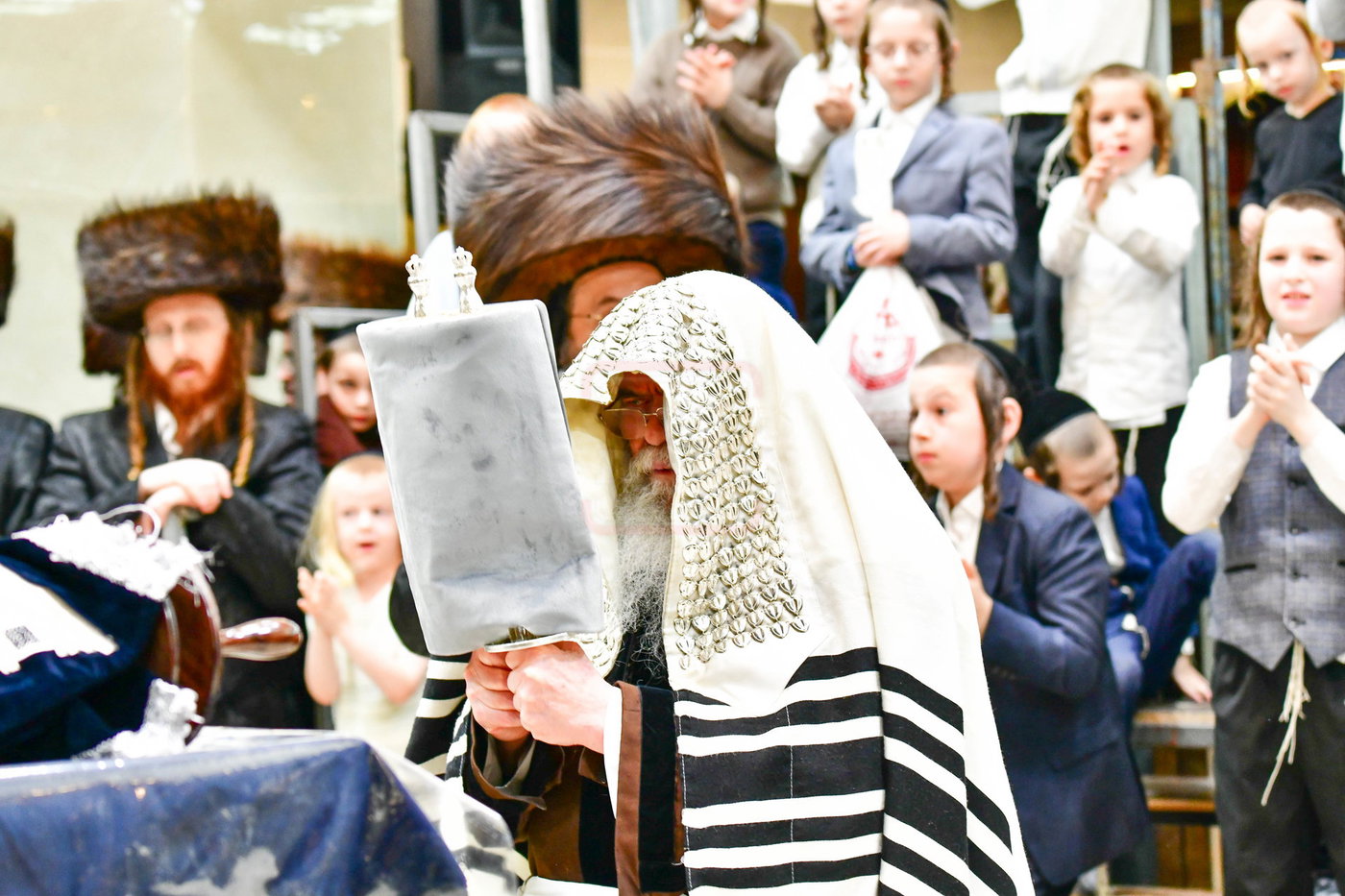 חג הסוכות בחצה"ק קרעטשניף י-ם
