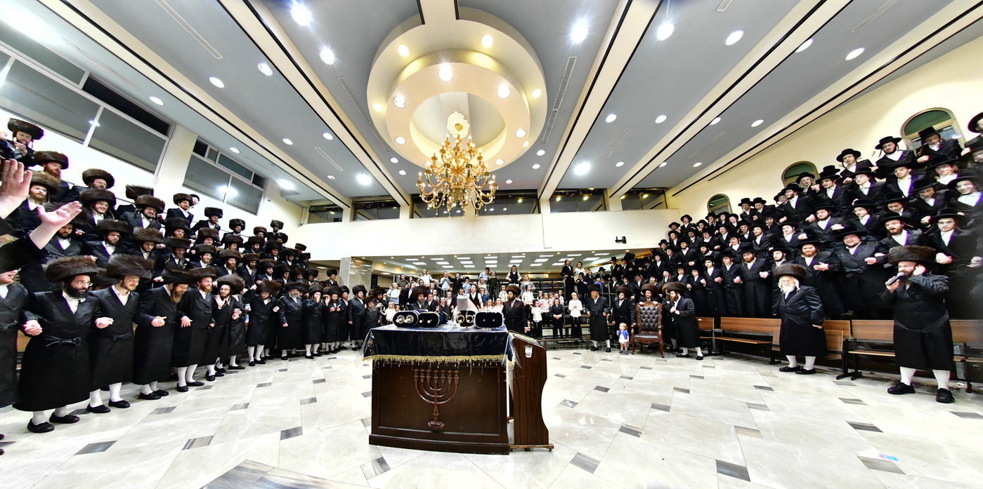 חג הסוכות בחצה"ק קרעטשניף י-ם