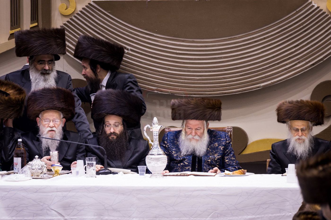סוכות בחצה"ק באבוב