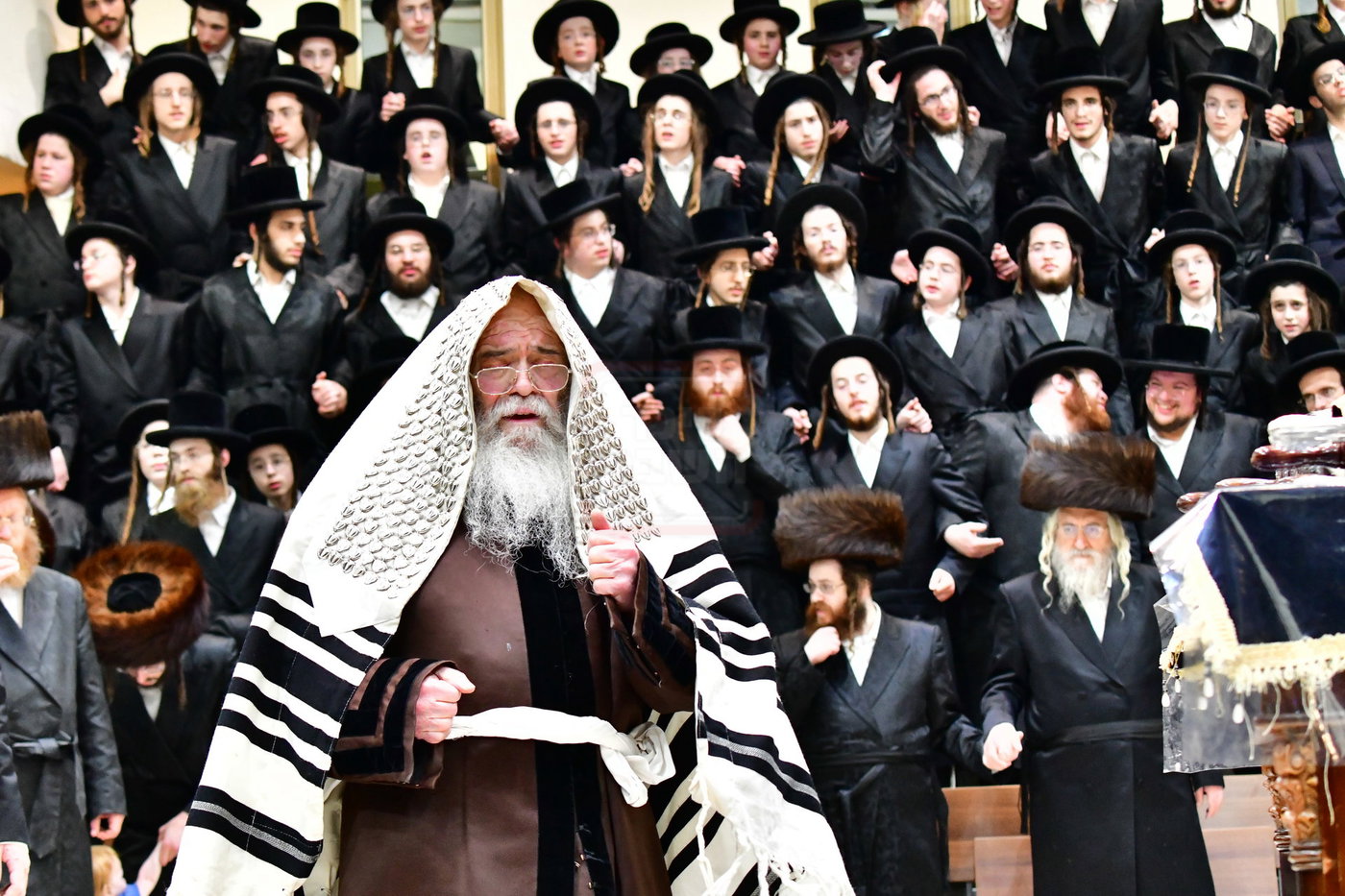 חג הסוכות בחצה"ק קרעטשניף י-ם