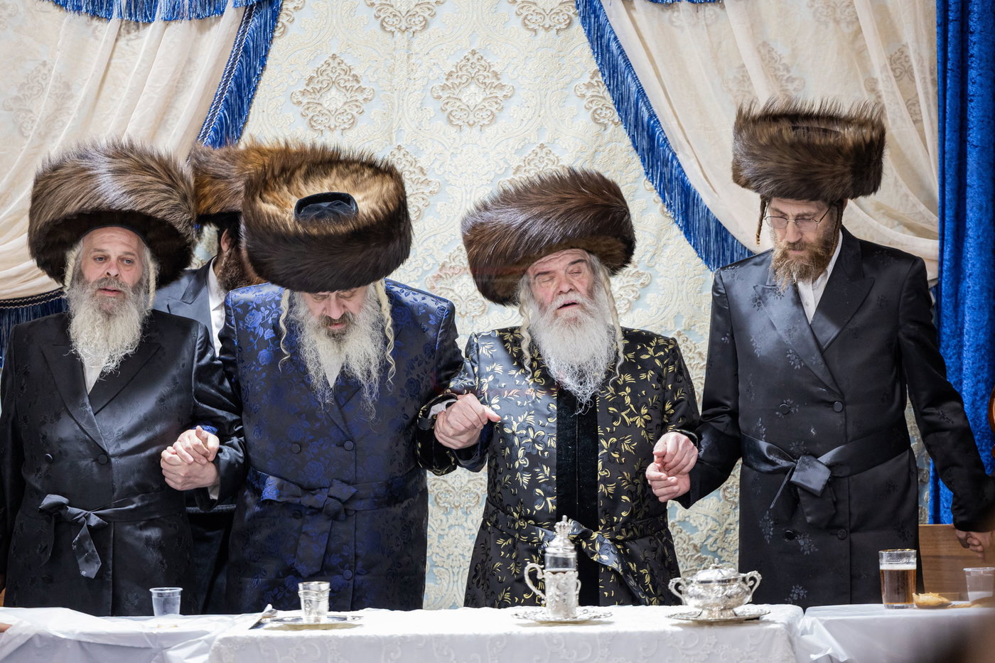 חג הסוכות בחצה"ק קרעטשניף י-ם