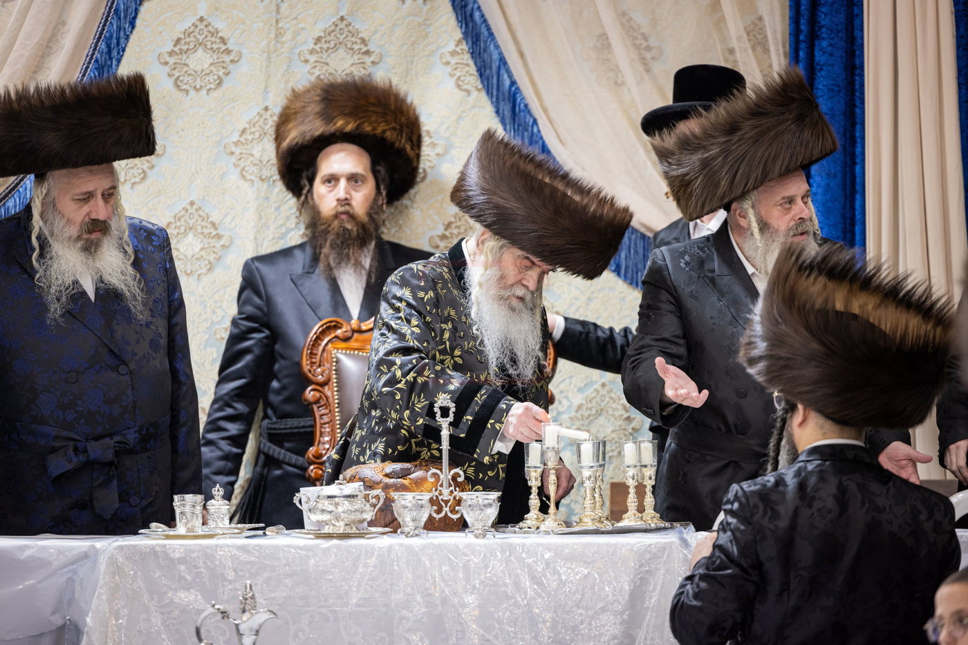 חג הסוכות בחצה"ק קרעטשניף י-ם