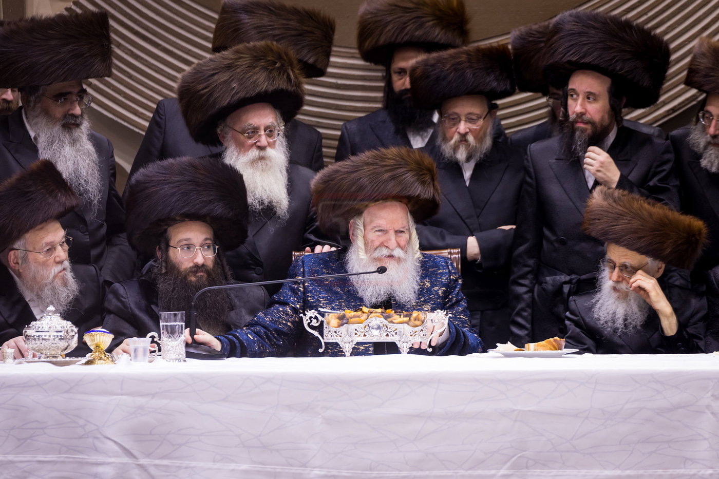 סוכות בחצה"ק באבוב
