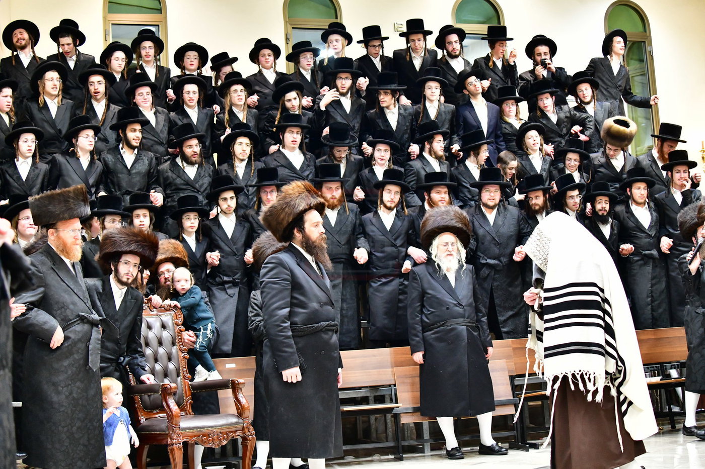 חג הסוכות בחצה"ק קרעטשניף י-ם