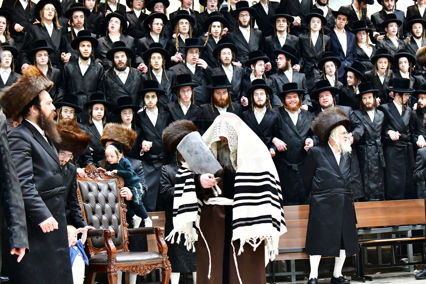 חג הסוכות בחצה"ק קרעטשניף י-ם