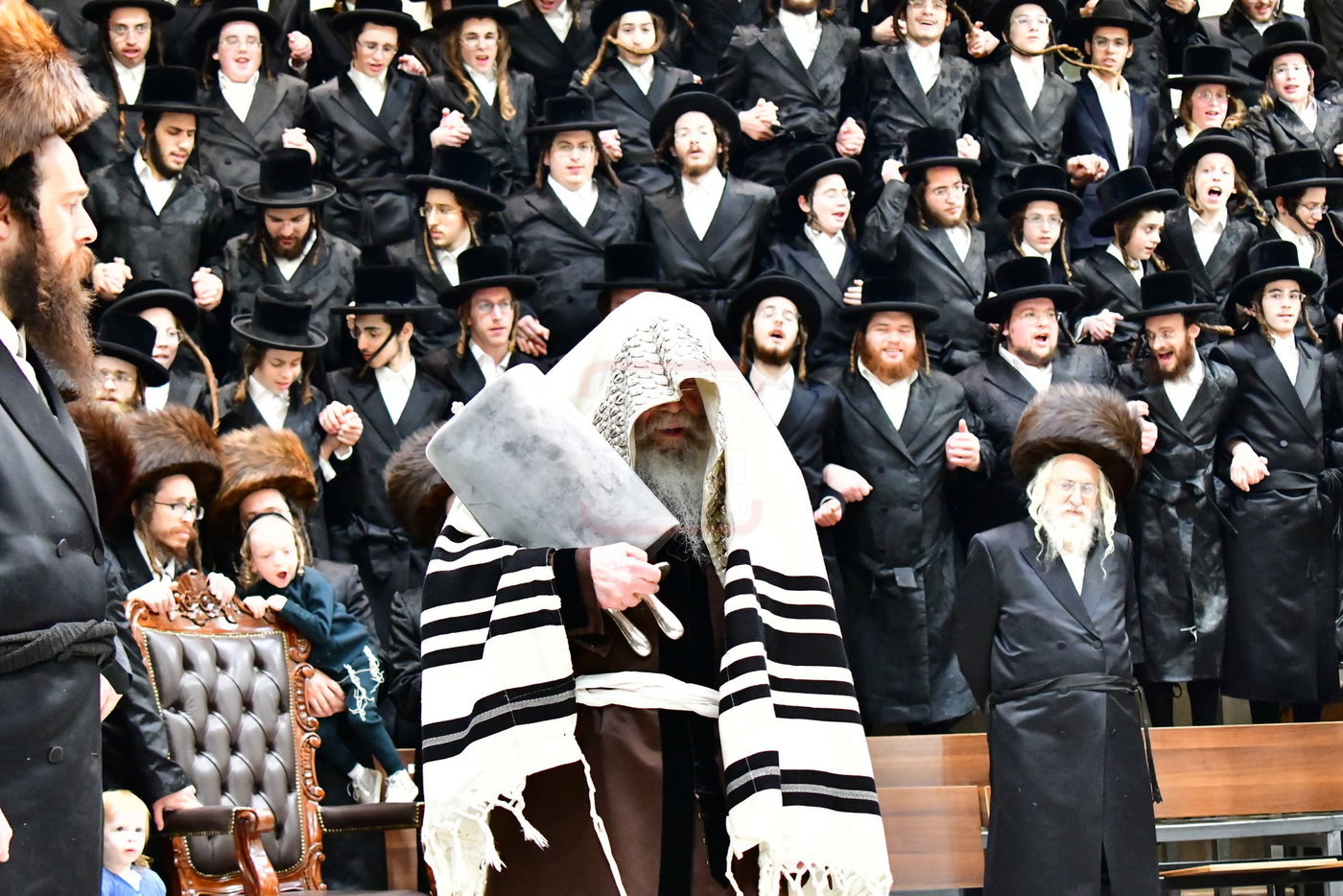 חג הסוכות בחצה"ק קרעטשניף י-ם