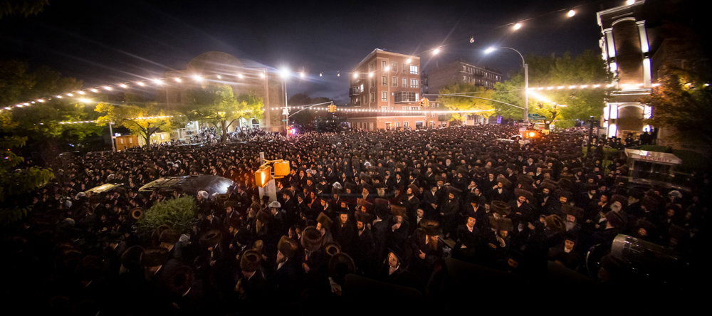 מוצאי שמחת תורה בחצה"ק באבוב