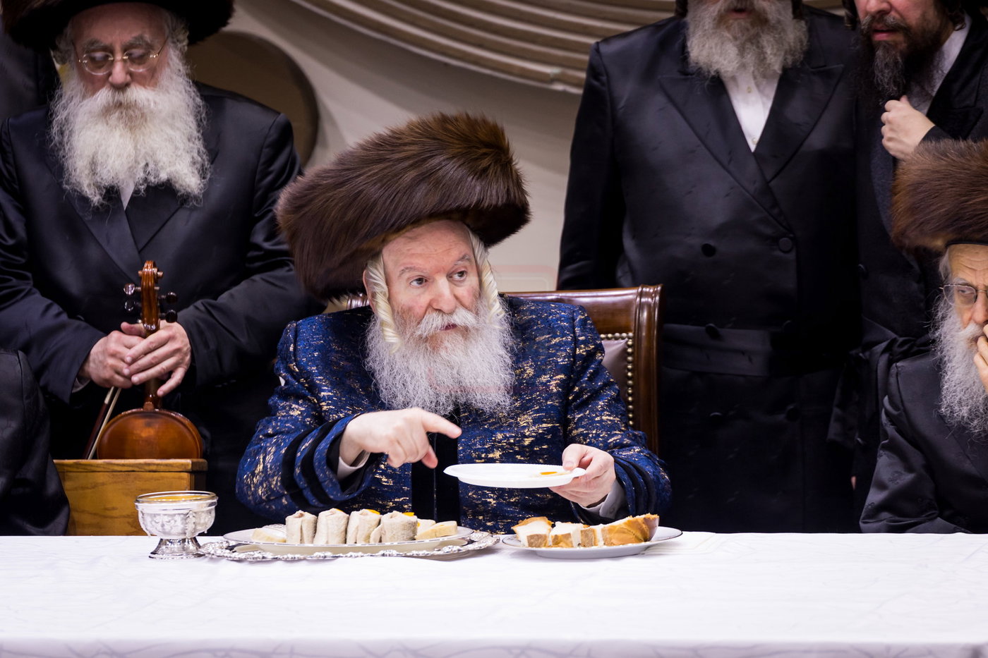 סוכות בחצה"ק באבוב