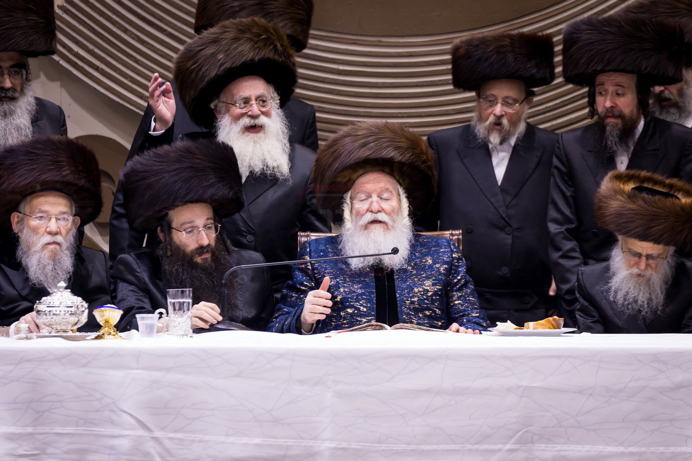 סוכות בחצה"ק באבוב
