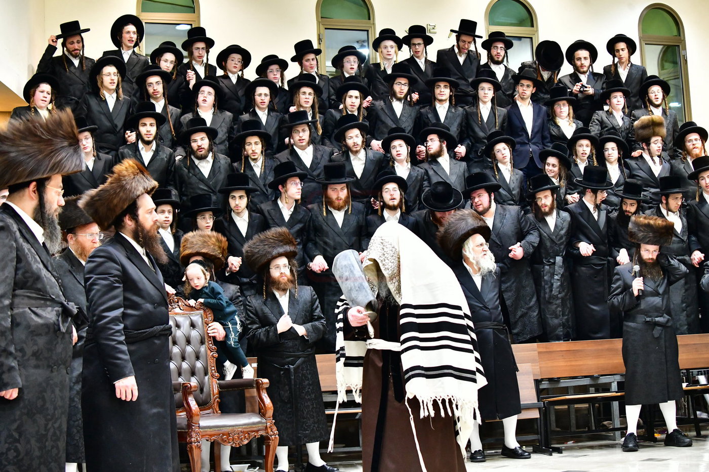 חג הסוכות בחצה"ק קרעטשניף י-ם