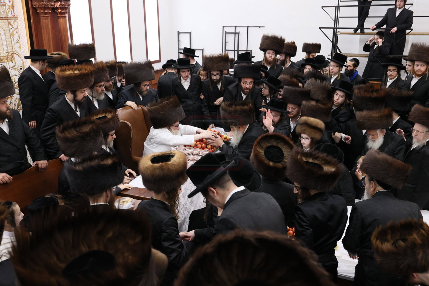 ימי החג בחצה"ק תולדות צבי דספינקא