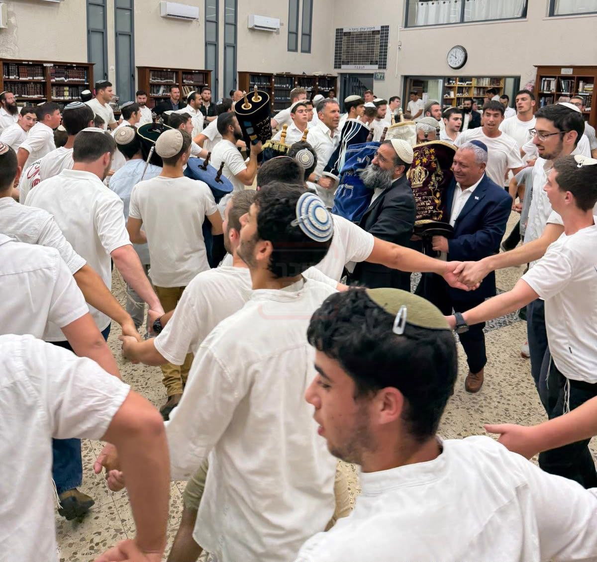 'זופניק בכיכר' עם כל התמונות, הנייעס והחשיפות של חג הסוכות