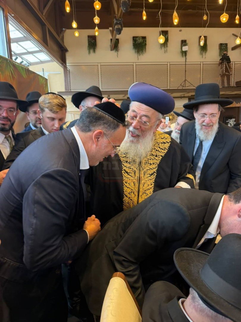 הפדיחה של בן האדמו"ר | 'זופניק בכיכר' עם כל התמונות, הנייעס והחשיפות של השבוע
