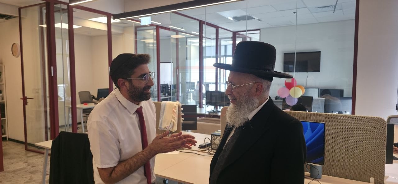 הפדיחה של בן האדמו"ר | 'זופניק בכיכר' עם כל התמונות, הנייעס והחשיפות של השבוע