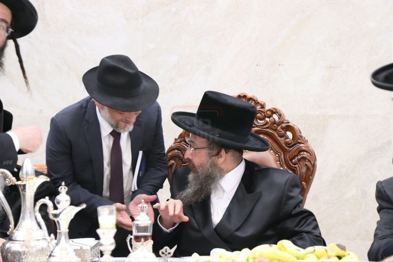 הפדיחה של בן האדמו"ר | 'זופניק בכיכר' עם כל התמונות, הנייעס והחשיפות של השבוע
