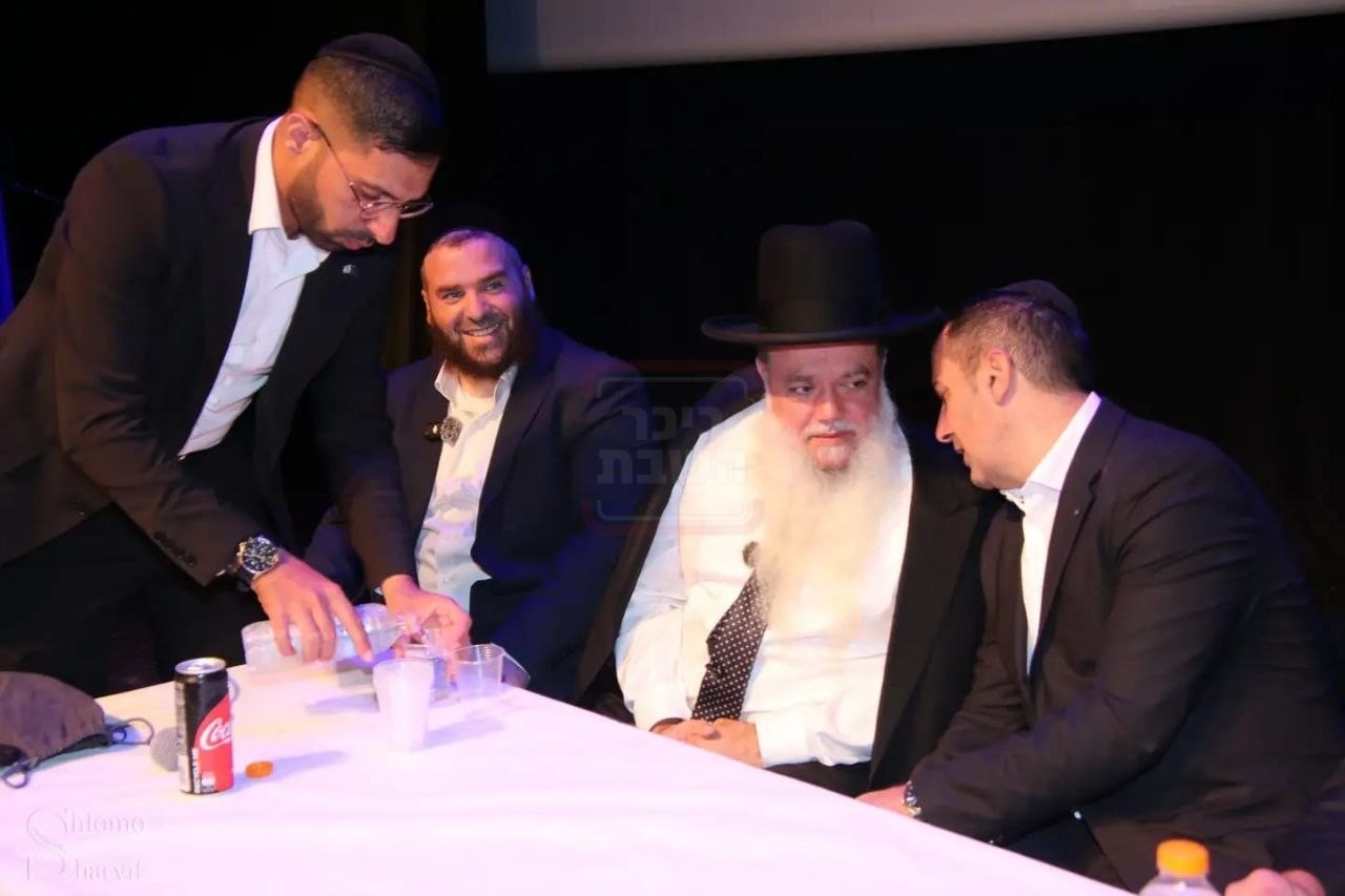 הפדיחה של בן האדמו"ר | 'זופניק בכיכר' עם כל התמונות, הנייעס והחשיפות של השבוע