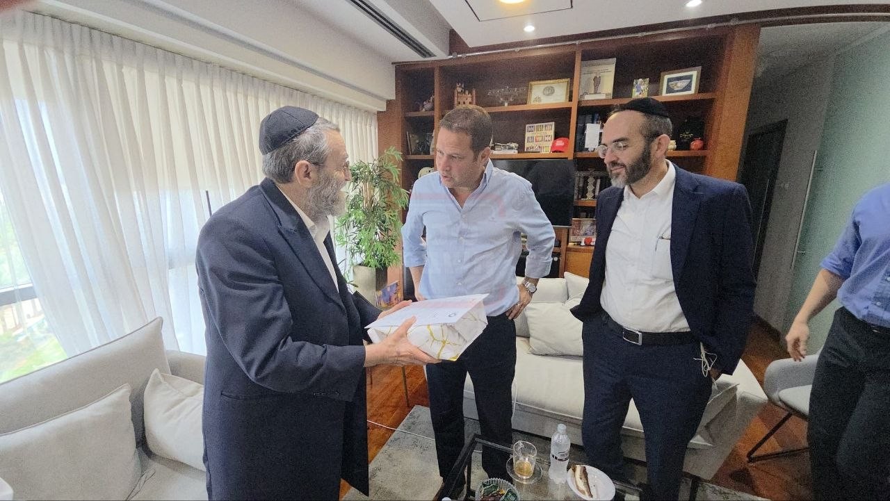 הפדיחה של בן האדמו"ר | 'זופניק בכיכר' עם כל התמונות, הנייעס והחשיפות של השבוע