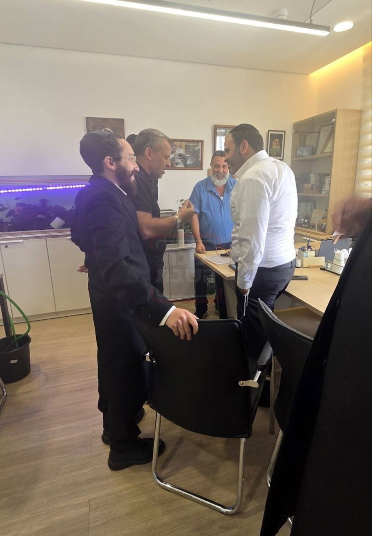 הפדיחה של בן האדמו"ר | 'זופניק בכיכר' עם כל התמונות, הנייעס והחשיפות של השבוע