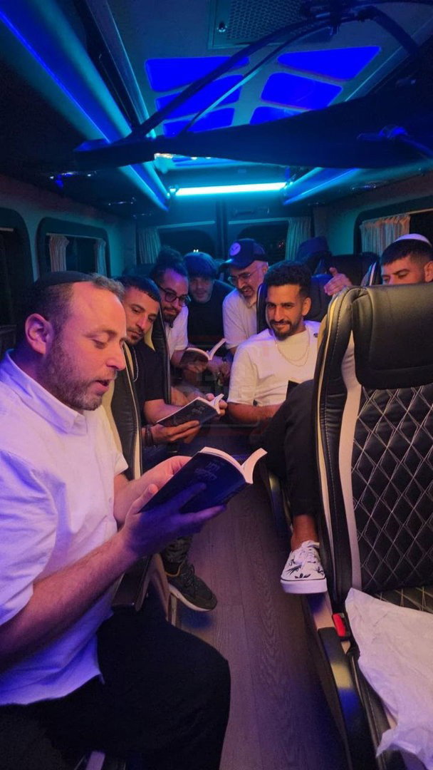 הפדיחה של בן האדמו"ר | 'זופניק בכיכר' עם כל התמונות, הנייעס והחשיפות של השבוע