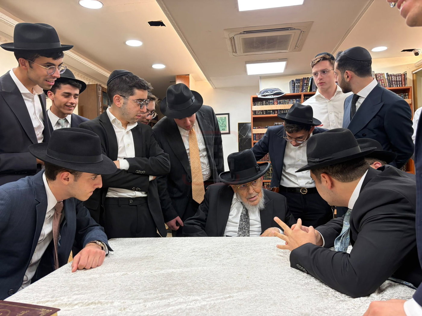 הגר"י אזרחי בעטרת ישראל