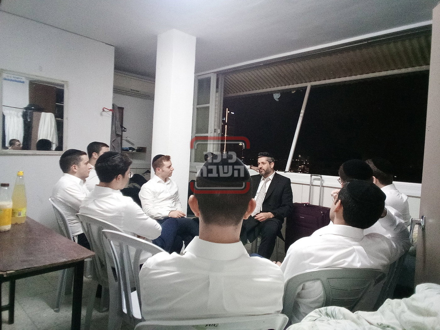 חתימת הפרידה של גפני מהכנסת | 'זופניק בכיכר' עם כל התמונות, הנייעס והחשיפות של השבוע