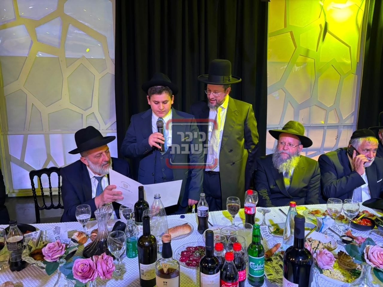 חתימת הפרידה של גפני מהכנסת | 'זופניק בכיכר' עם כל התמונות, הנייעס והחשיפות של השבוע