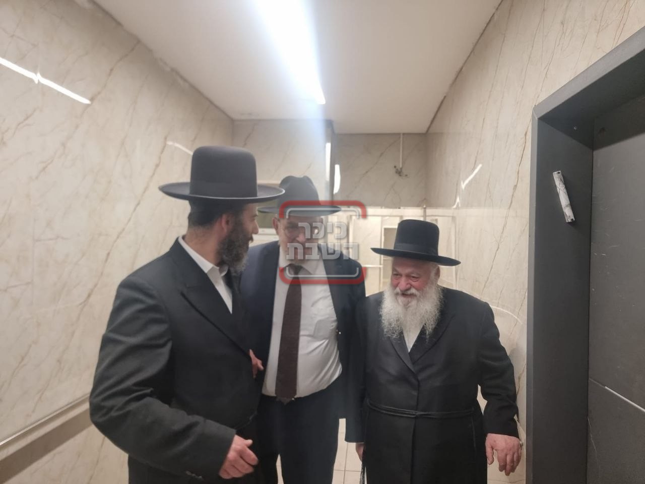 חתימת הפרידה של גפני מהכנסת | 'זופניק בכיכר' עם כל התמונות, הנייעס והחשיפות של השבוע