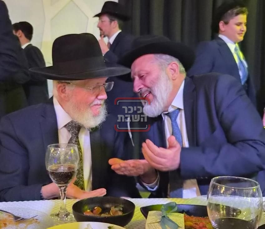 חתימת הפרידה של גפני מהכנסת | 'זופניק בכיכר' עם כל התמונות, הנייעס והחשיפות של השבוע