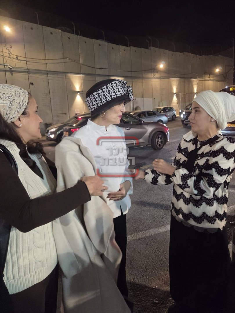 חתימת הפרידה של גפני מהכנסת | 'זופניק בכיכר' עם כל התמונות, הנייעס והחשיפות של השבוע