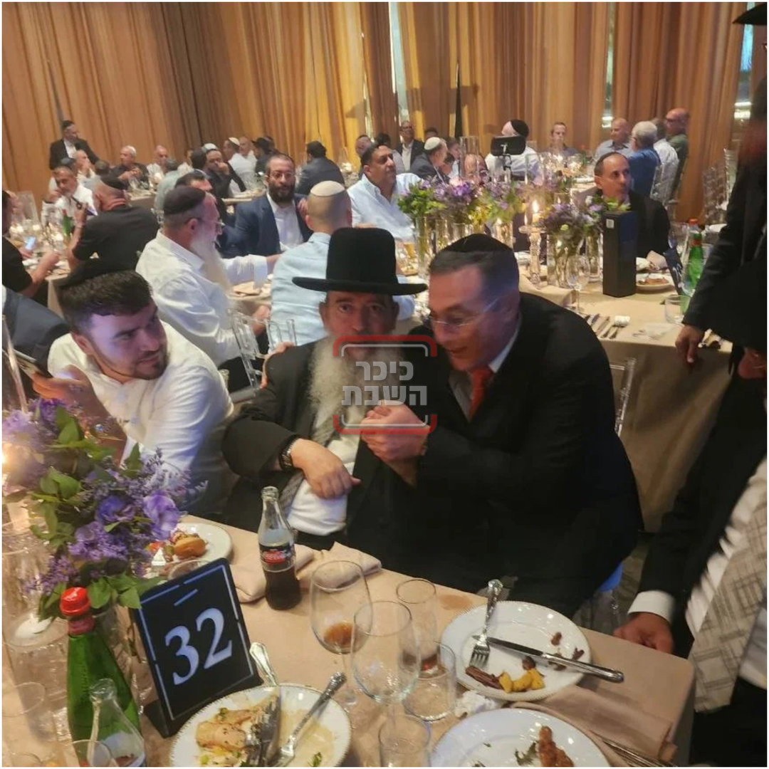 חתימת הפרידה של גפני מהכנסת | 'זופניק בכיכר' עם כל התמונות, הנייעס והחשיפות של השבוע