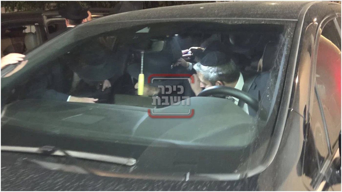 חתימת הפרידה של גפני מהכנסת | 'זופניק בכיכר' עם כל התמונות, הנייעס והחשיפות של השבוע