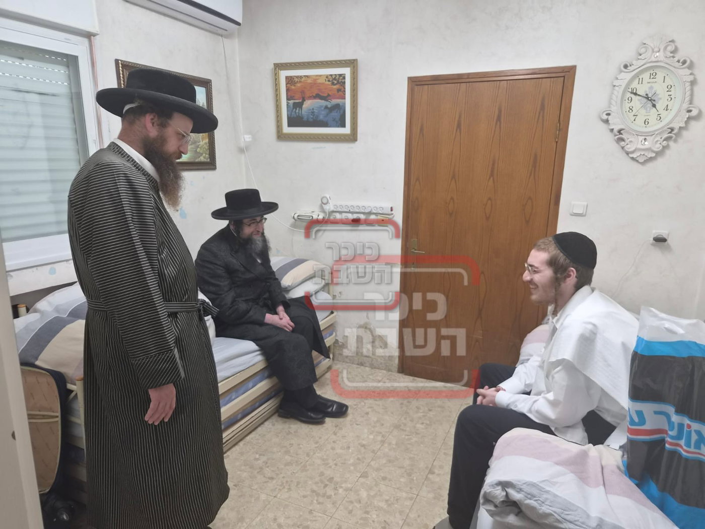 הרב שלום לנדא מבקר את אלי לוון בערב שבת